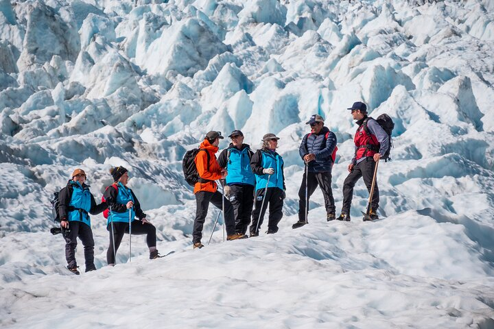 The good thing about the Fox Glacier heli-hike is that it is a beginner-friendly glacier with a less steep descent than Franz Josef, making it accessible for everyone!